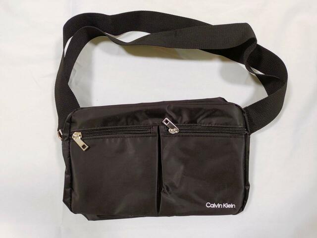 【Calvin Klein（カルバン・クライン）ショルダーバッグ】シンプルで使いやすいデザイン