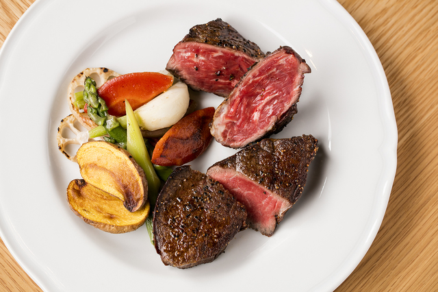 「さまざまな部位」をステーキで