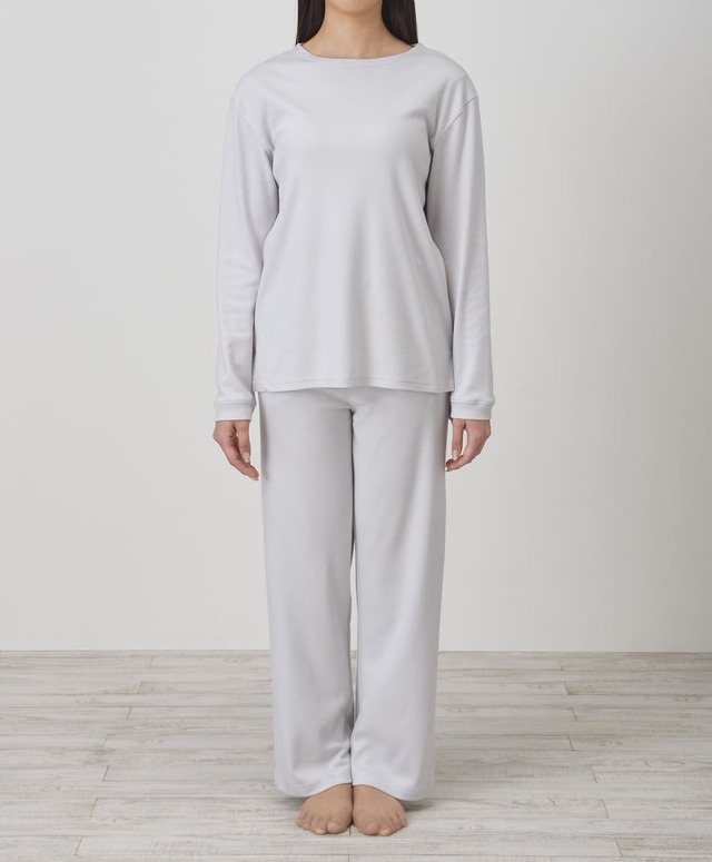 【newmine】「コスメティックスナイトウェア（スムース ボートネック）」カラー：グレー　22,000円（税込み）