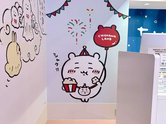 レジのサイドにはちいかわらんど限定のアートの装飾も！