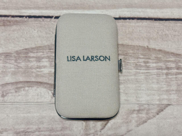 【cookpad plus 2025年春号増刊付録】ケースの背面にもおしゃれな刺繍入り！