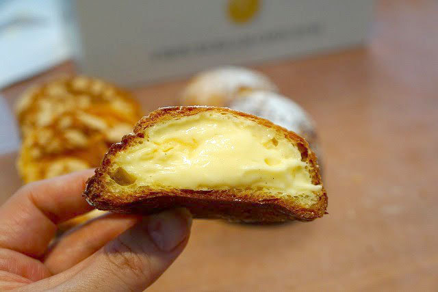 シュクリムシュクリ／シュークリーム×クロワッサンのシュークロワッサン