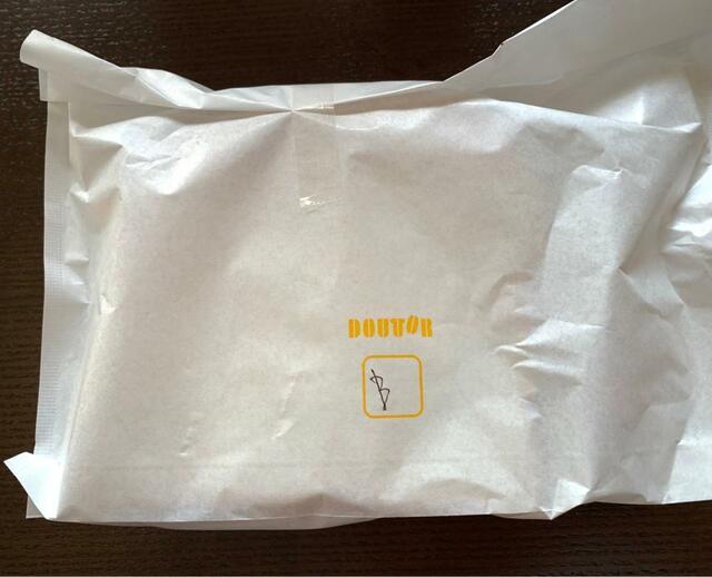 【#朝ドトール】紙のパックに入っているのでトーストされたパンがしなしなにならない！