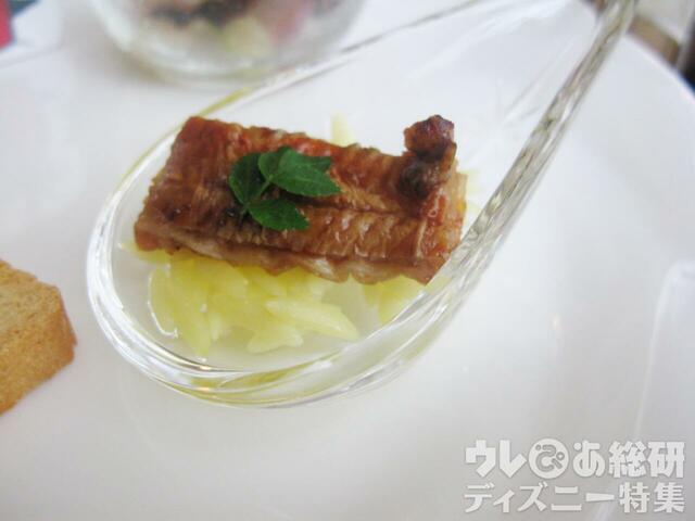 鰻の蒲焼 生姜と大葉のアクセント【ドリーマーズ・ラウンジ 東京ディズニーランドホテル・サマーダイニング アフタヌーンティーセット】