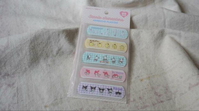 【サンキューマート サンリオキャラクターズ コラボ 絆創膏20枚セット】5つも柄があって選ぶのも楽しい