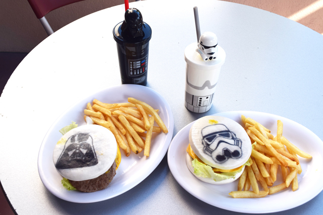 ベイダーバーガーに帝国軍パンも…香港ディズニーランド『スター