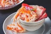 「海鮮丼（ディナータイム限定）」＜期間：2025年9月1日～12月18日＞【都ホテル 京都八条の「かに食べ放題」がパワーアップ！大人気「かに推しブッフェ」が今年も開催されます！】
