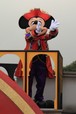 ミッキーはフック船長の船に乗ってやってきます