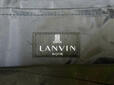中仕切りには「LANVIN NOIR」のロゴタグ付き