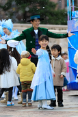 東京ディズニーランド アナとエルサのフローズンファンタジー 「アナとエルサのウインターグリーティング」 撮影:YOSHI