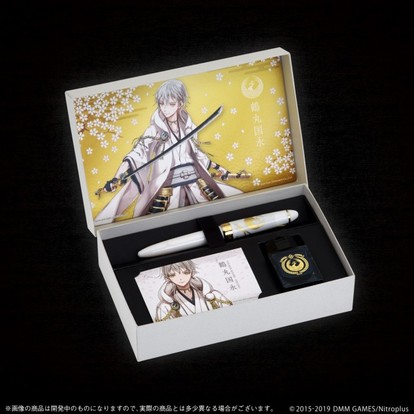 刀剣乱舞】純白のボディに金色の紋が美しい! 鶴丸国永モチーフの