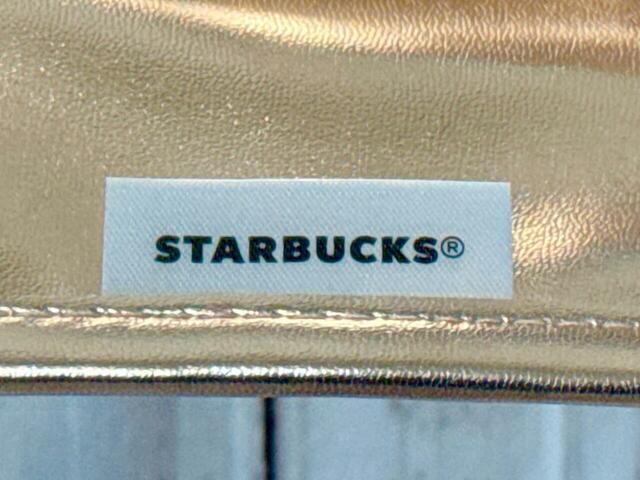 サイドには「STARBUCKS」のロゴタグ付き