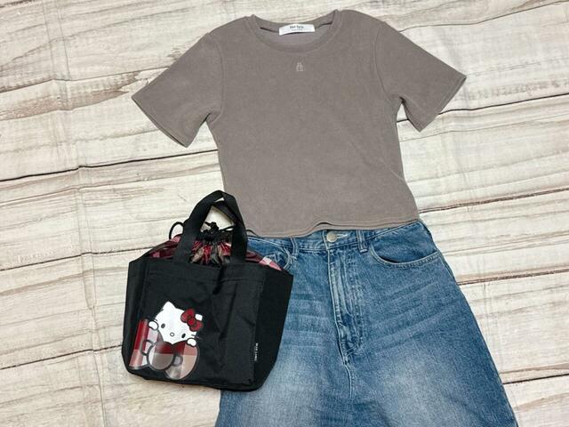 シンプルなデニムコーデに合わせても◎