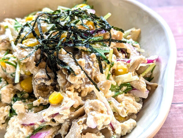和テイストもクオリティ高し。舞茸と海苔の明太子クリーム白和え