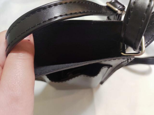 丁度携帯が入るくらい