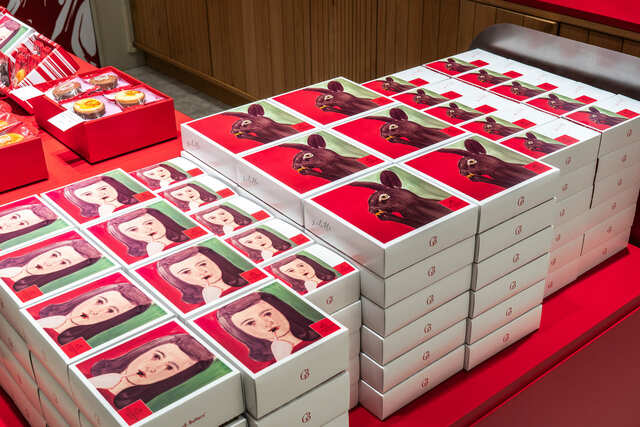 【ゴディバターズ】「少女とうさぎ」をモチーフにしたパッケージの商品が並びます