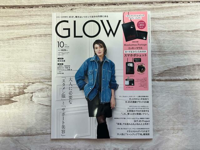 表紙はおしゃれなデニムスタイルを着こなしている女優の板谷由夏さん