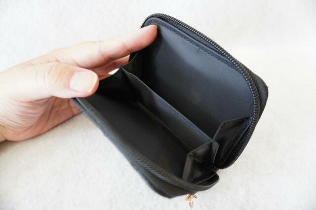 ミニ財布の中は2層に別れている