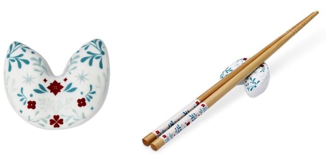 【フライングタイガー】箸置き 330円、箸2膳セット 330円/箸置きはなんとフォーチュンクッキー型