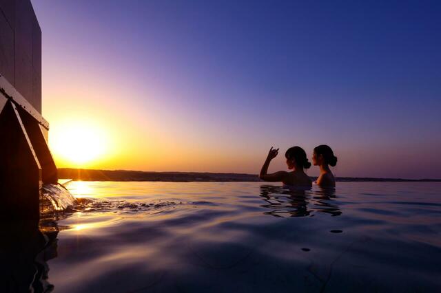 「大江戸温泉物語Premium 山下家」【【予約受付中】焼き・蒸し・揚げも!贅沢なカニ料理を食べ放題で楽しめる豪華バイキング「大江戸 カニづくしバイキング」開催!】