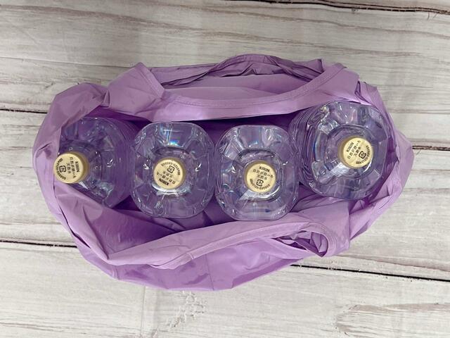 2リットルのペットボトルが4本入る大容量！