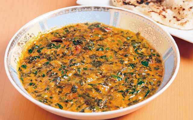 厳選「エスニックカレー」の名店／【スリランカ】セイロン・イン（中目黒）　ホウレンソウカレー 1050円 パラータ 400円