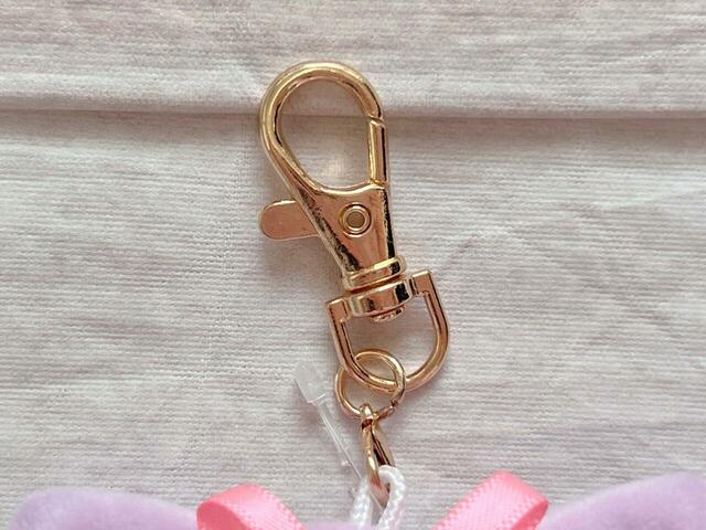 チャームの金具はゴールドでおしゃれ♪