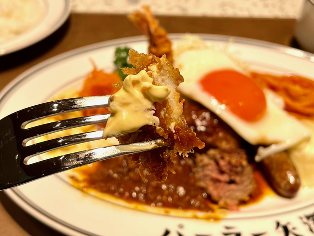 【パーラー矢澤】エビフライに付けたタルタルソースも絶品でした