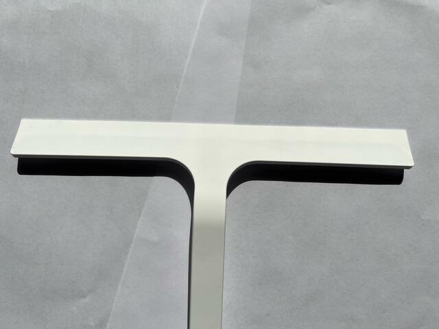 【山崎実業　tower マグネット水切りワイパー】浴室のデザインを邪魔しない