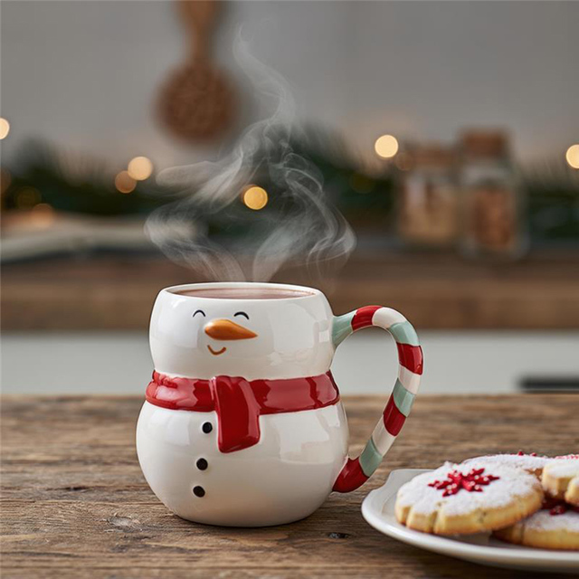 【フライングタイガー2025クリスマスアイテムランキング 第9位】マグ(スノーマン) 770円