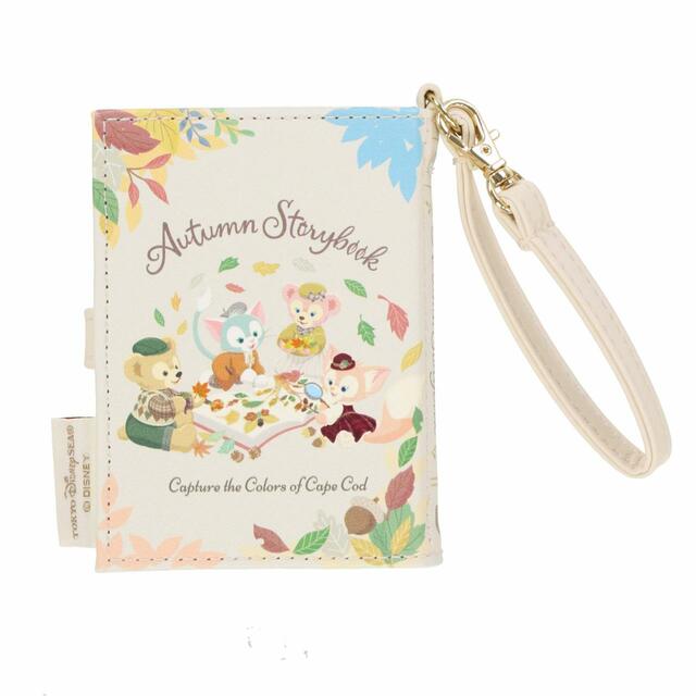 パスケース|2,600円|「ダッフィー&フレンズのオータム・ストーリーブック」スペシャルグッズ|販売店舗:東京ディズニーシー「マクダックス・デパートメントストア」|発売日:2023年9月7日(木)