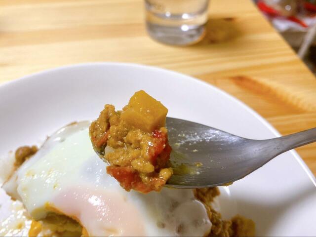 【無印良品 ごはんにかける ガパオ】ピーマン、パプリカ、たけのこがたっぷり！