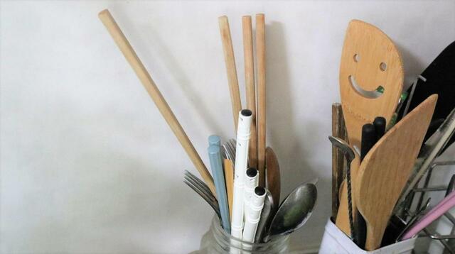 【セリア スライドジッパー】箸立てに立てられるコンパクトさ