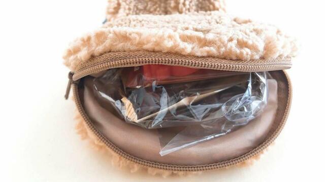 【ミッフィーフェイスポーチ】ミルキーブラウンのポーチにもチョコレートが5個入っています