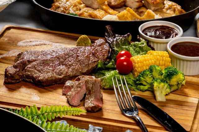 「ビーフステーキ」＜期間：2026年6月1日～8月31日＞【ビーフステーキもハンバーグステーキも！ザ ロイヤルパークホテル 京都梅小路の「ステーキランチブッフェ」でボリューム満点の肉料理を堪能しつくす！】