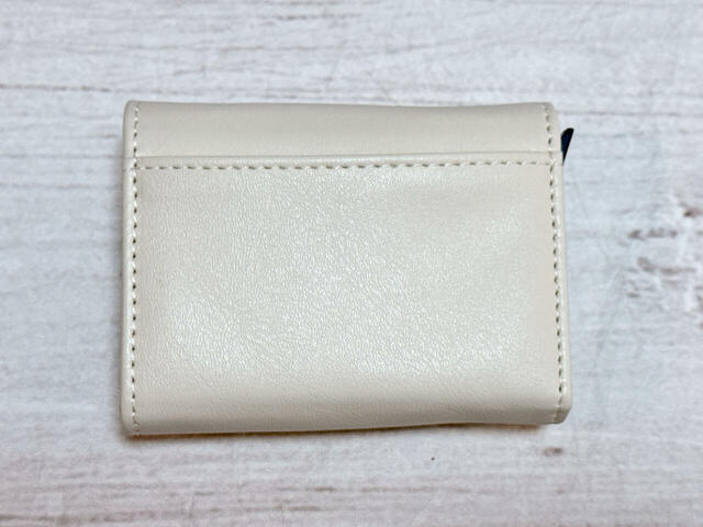 背面にもカードポケットつき！