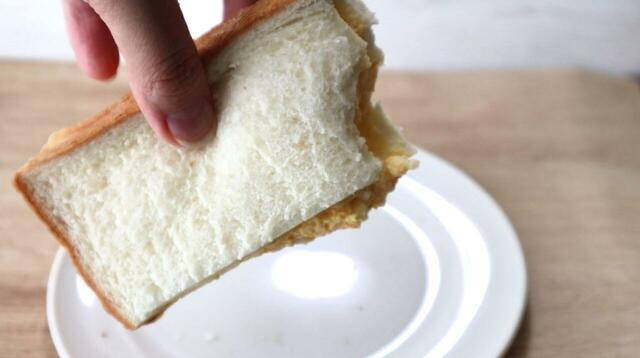 【トライアル  たっぷり玉子サンド】玉子ペーストは、逆さにしても落ちませんでした