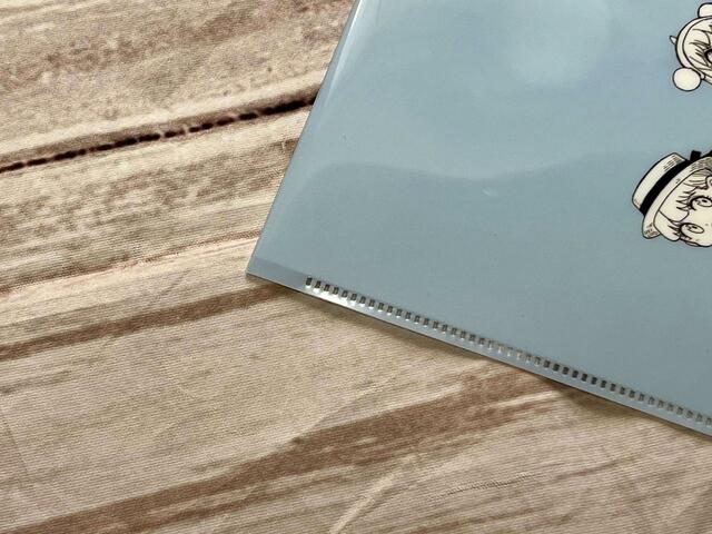 裏面は爽やかなライトブルーカラー