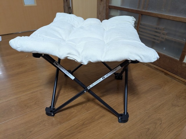 【ニトリ　オットマンとしても使える 洗える折りたたみスツール】サイズは幅47.5×奥行47.5×高さ38cm、座面高38cm。カラーはベージュとブラウンがあります