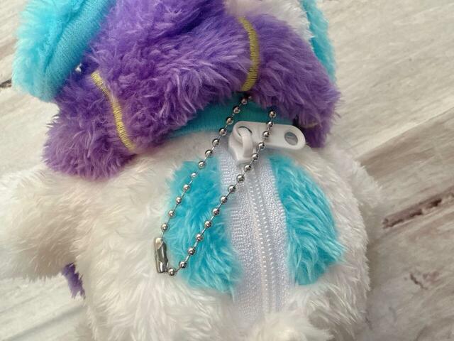 背中にボールチェーン付き。バッグにつけてお出かけにも連れて行けます♪