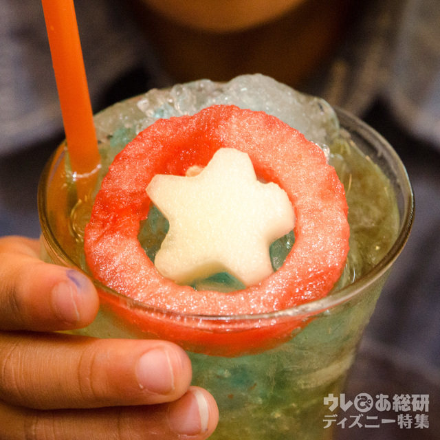 香港ディズニーランドホテルの「クリスタル・ロータス」では、キャプテン・アメリカのスペシャルドリンクも