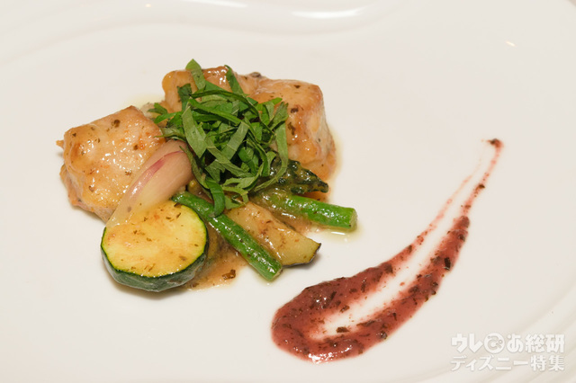 イベリコ豚と野菜の梅紫蘇炒め|シルクロードガーデン “ディズニー・パイレーツ・サマー” ディナーコース(2017)