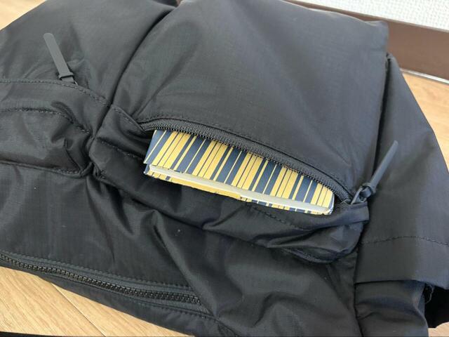 【UNIQLO マルチポケットショルダーバッグ】前面の2つのポケットは17×19cm。文庫本がぴったり入る大きさです◎