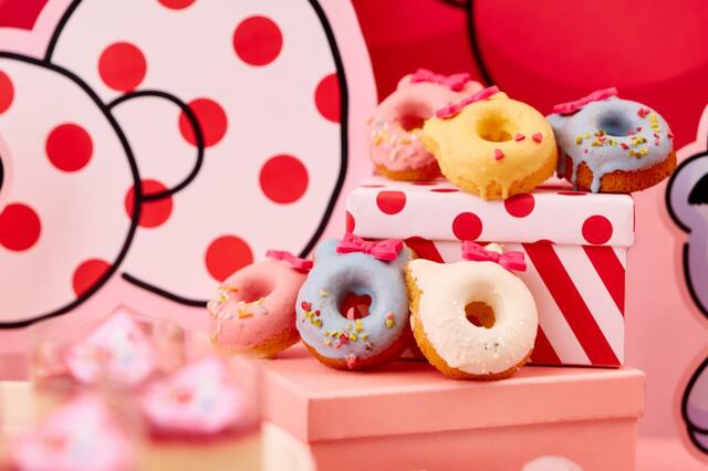 「HELLO KITTY＆TINY CHUM♡なかよしドーナツ」＜期間：2026年9月4日〜11月29日＞【ハローキティの“リボンモチーフスイーツ”がいっぱい！かわいいが詰まった「ハローキティ リボンリボン スイーツビュッフェ」でスイートなひととき♪】