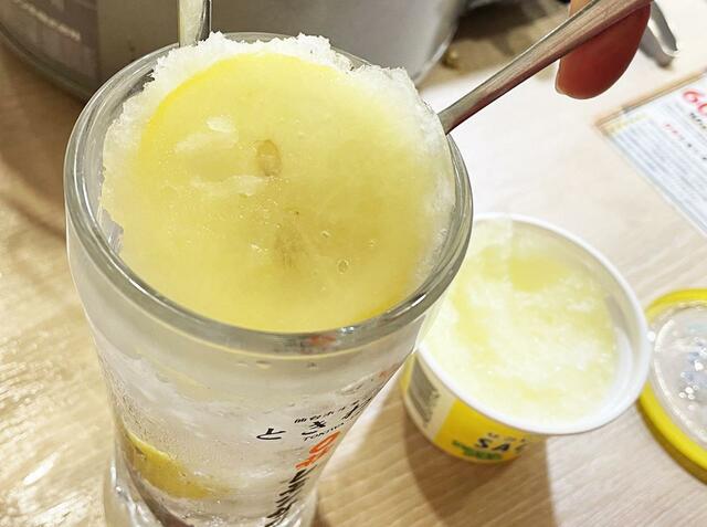 【ときわ亭】シャーベットアイスのヒット商品「サクレ」を入れたサワー