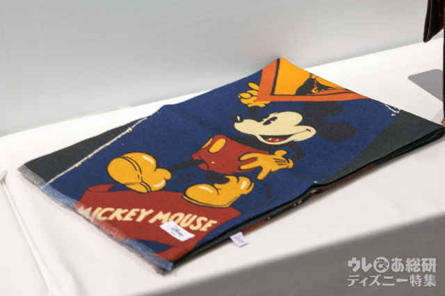 マフラー（ネイビー、 ブラウン）｜16,200円（税込）｜東急百貨店