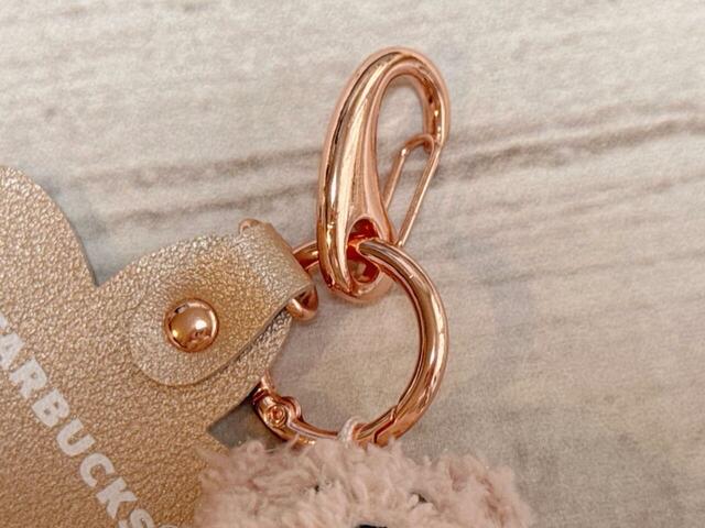 キーホルダーの金具はローズゴールドカラー♪