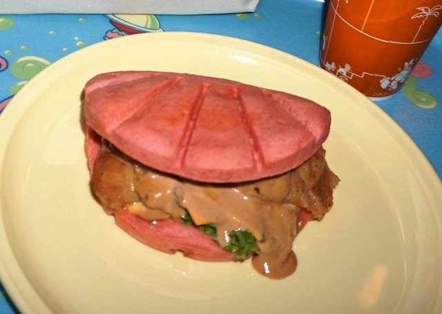 チキンとチェダーチーズのサンド