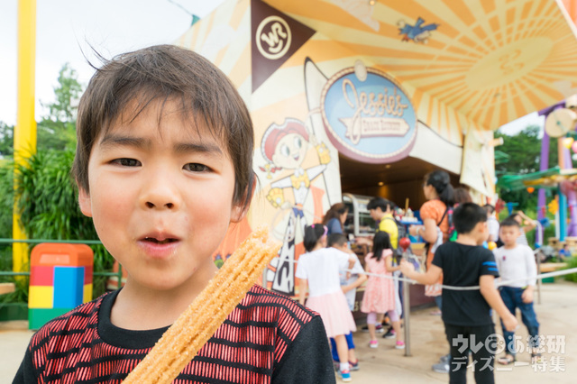 トイ・ストーリーランド「ジェシーのスナック・ラウンドアップ」でチュロス!｜香港ディズニーランド・リゾート