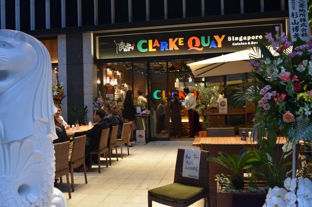 テラス席があり、入りやすい佇まい